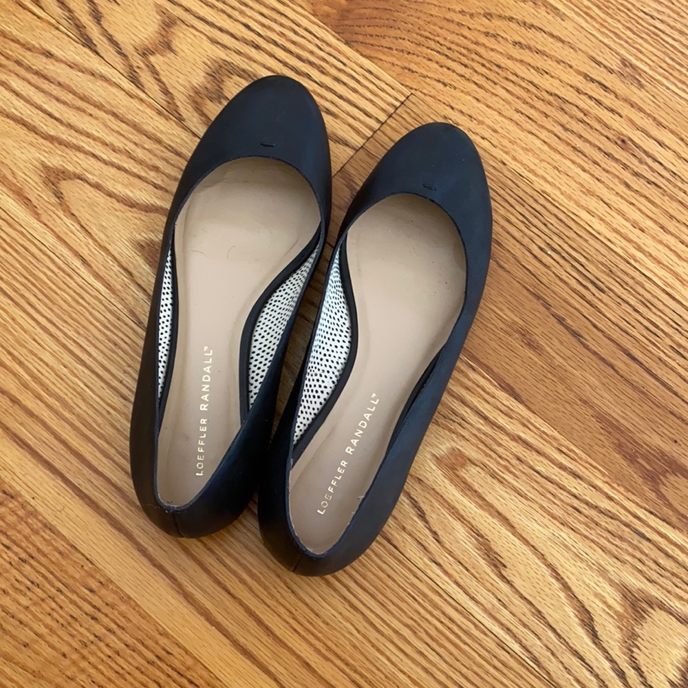 EUC LOeffler Randall black flats